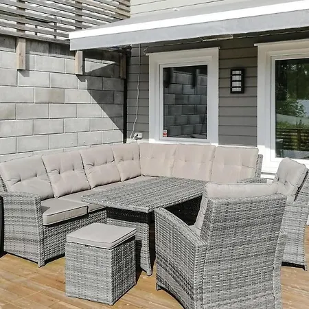 Apartment Amazing In Grimstad W/ 4 Bedrooms *