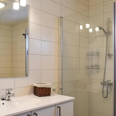 Apartment Amazing In Grimstad W/ 4 Bedrooms *